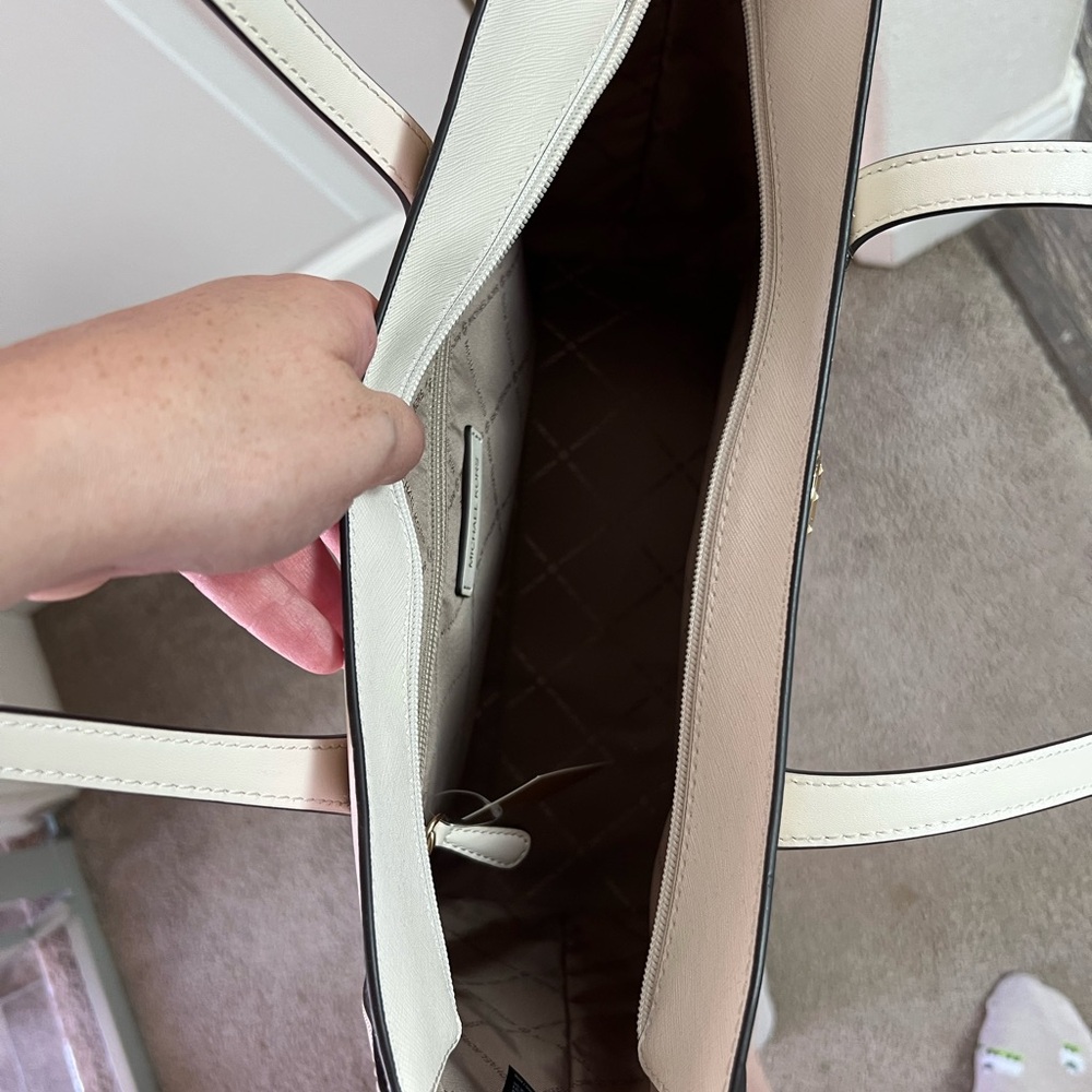 Michael Kors White Tote Bag - Picture 5 of 7
